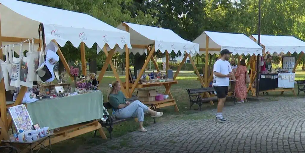 Kaleidoskop ART market u Gradskom parku: Mladi predstavili zanimljive rukotvorine (VIDEO)