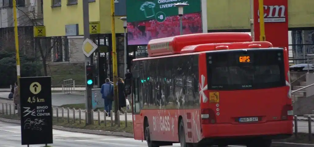 Grad Tuzla objavio Javni poziv za ostvarivanje prava na besplatan javni linijski prevoz