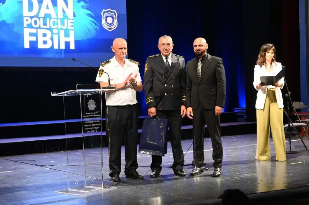 Priznanja za MUP SBK: Zlatne značke uručene glavnom tužiocu, ministru i komesaru