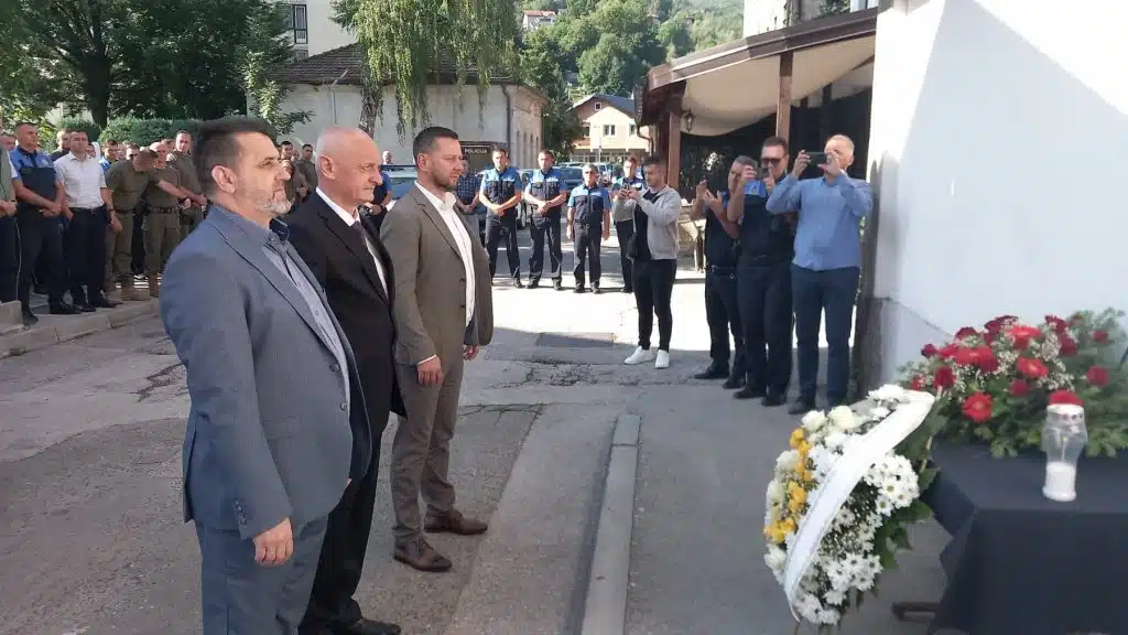 Obilježena 27. godišnjica stradanja policijskog službenika PS Travnik Ante Valjana (FOTO)