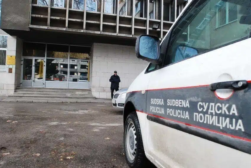 Određen pritvor za vozača iz Živinica zbog saobraćajne nesreće u kojoj je poginula pješakinja