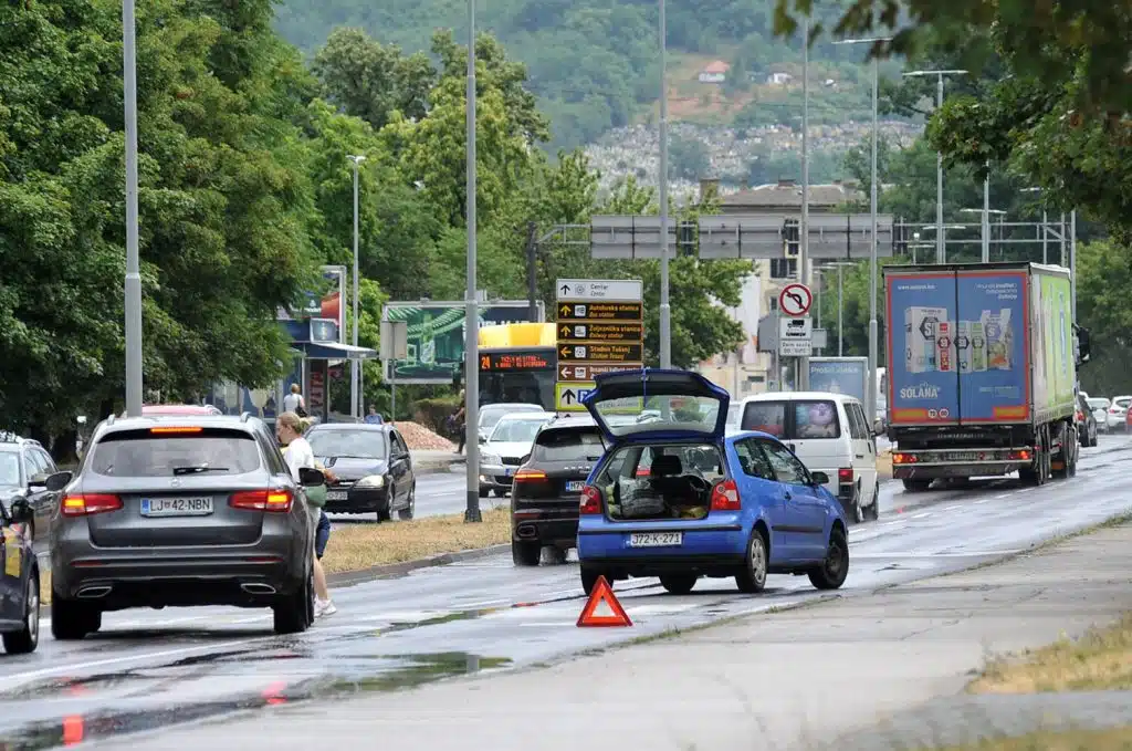 Saobraćajna nesreća u Tuzli: Pješakinja povrijeđena na pješačkom prelazu kod BCC-a
