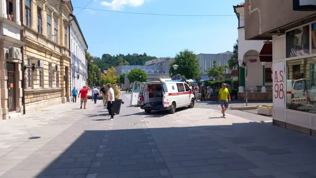 Električnim romobilom udario pješakinju na travničkom korzu, apel vozačima i nadležnima (FOTO)