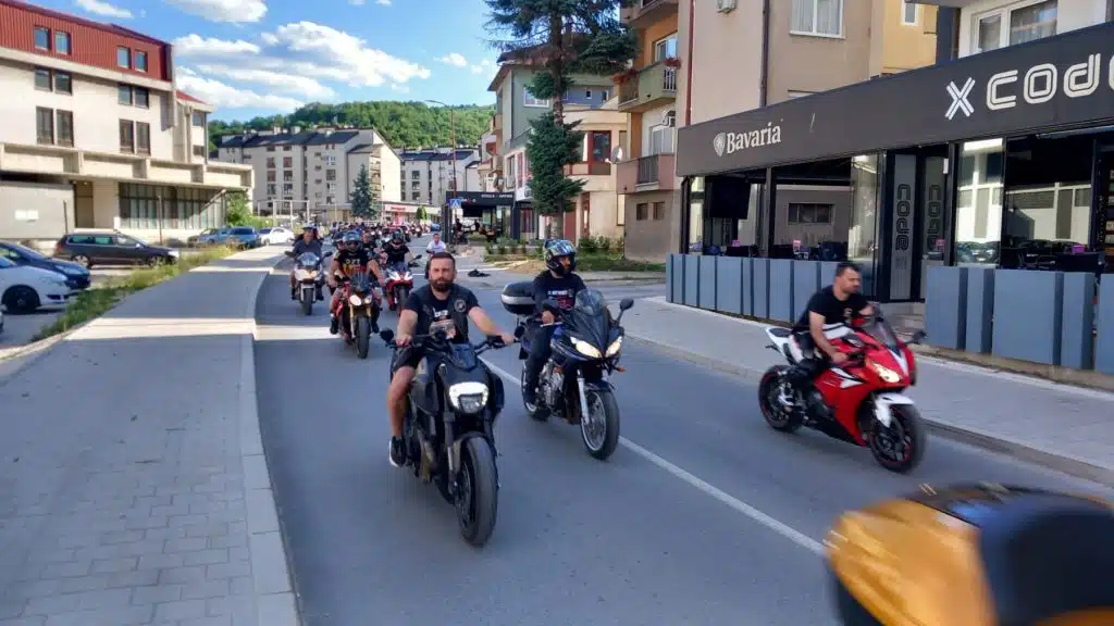 Moto spektakl u Stojkovićima: The Crows okupili bajkere iz regije na 23. Moto susretu