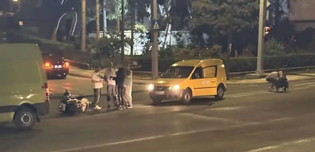 Nesreća na raskrižju: Sudarili se motocikl i kombi vozilo