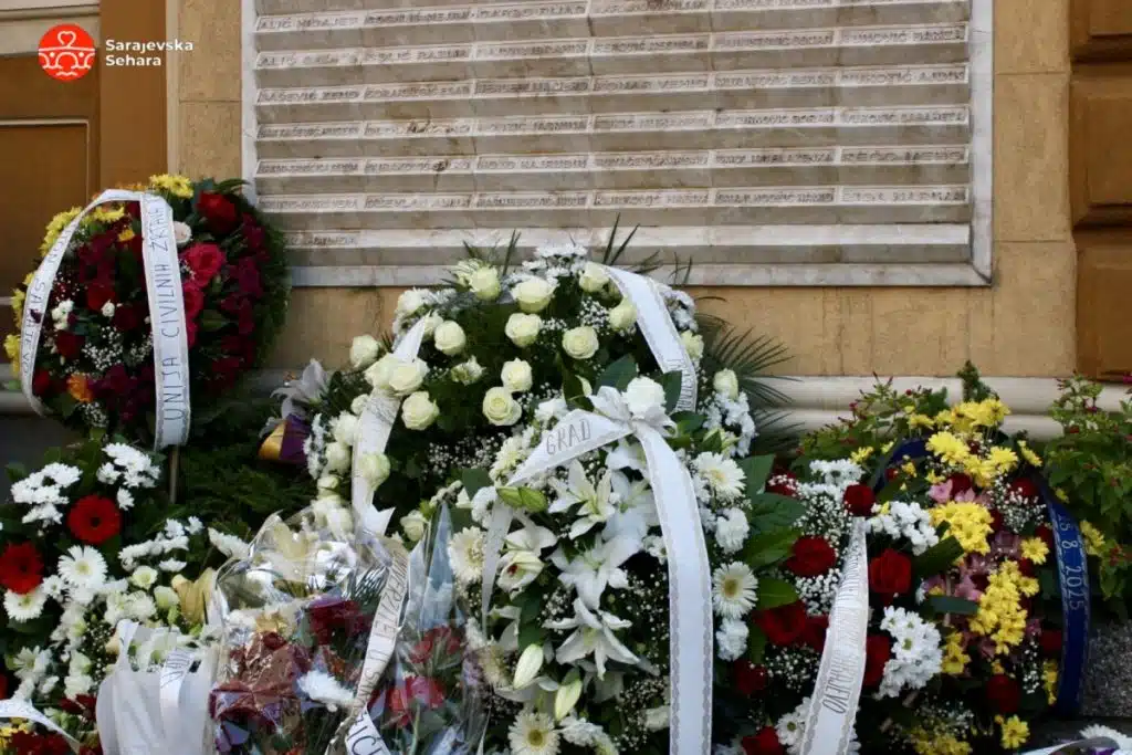 Foto/ Obilježena godišnjica masakra na Markalama: “Svijet nije naučio na svojim greškama”