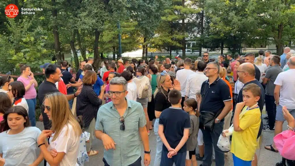 Foto/ Stotine građana Višnjika i Breke ponovo na ulicama zbog preseljenja Metadonskog centra