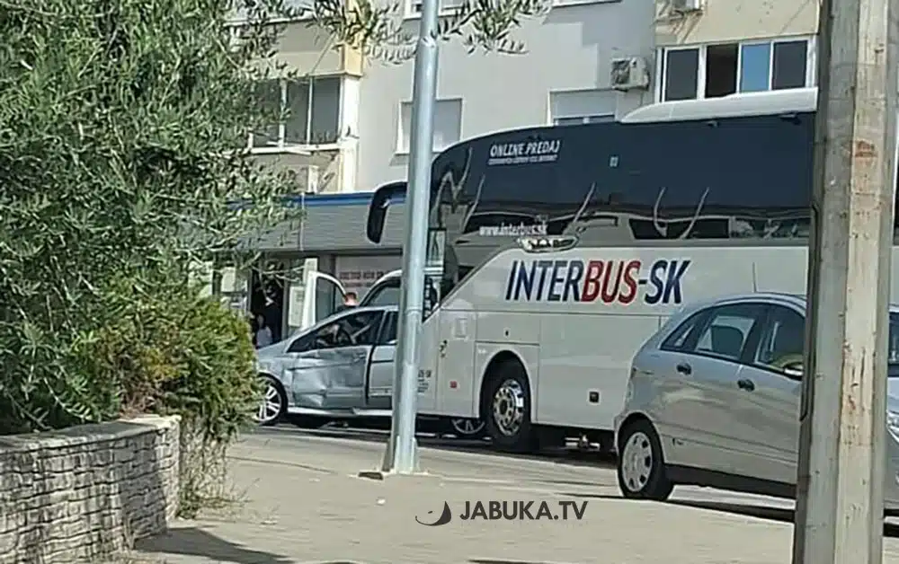 Ljubuški: Sudar autobusa i automobila kod Hotela Bigeste, promet zatvoren