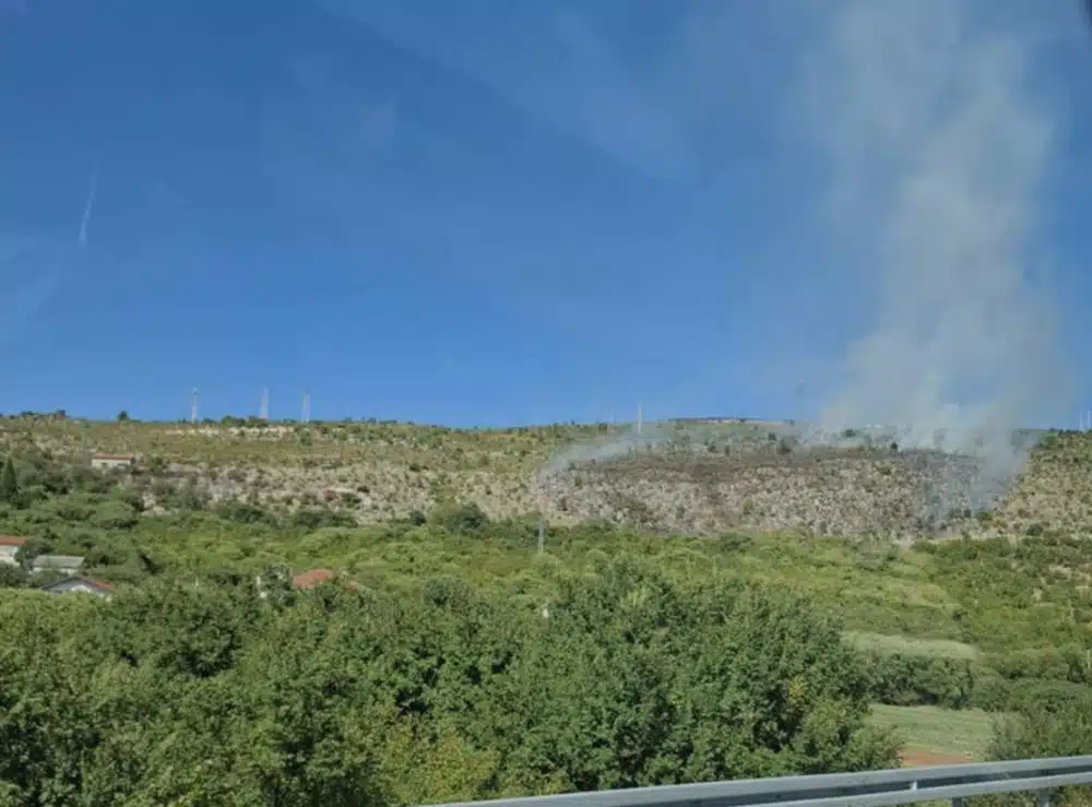 Požar kod Žovnice uspješno ugašen, spriječena šteta na solarnim panelima