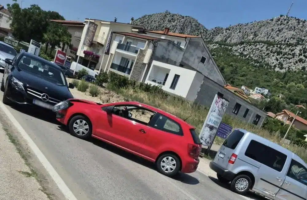 Sudar Mercedesa i dvaju Volkswagena u Ljubuškom