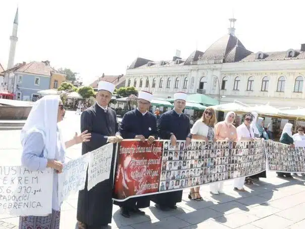 Tradicionalno okupljanje majki Srebrenice u Tuzli: Sjećanje i borba za pravdu traju i dalje