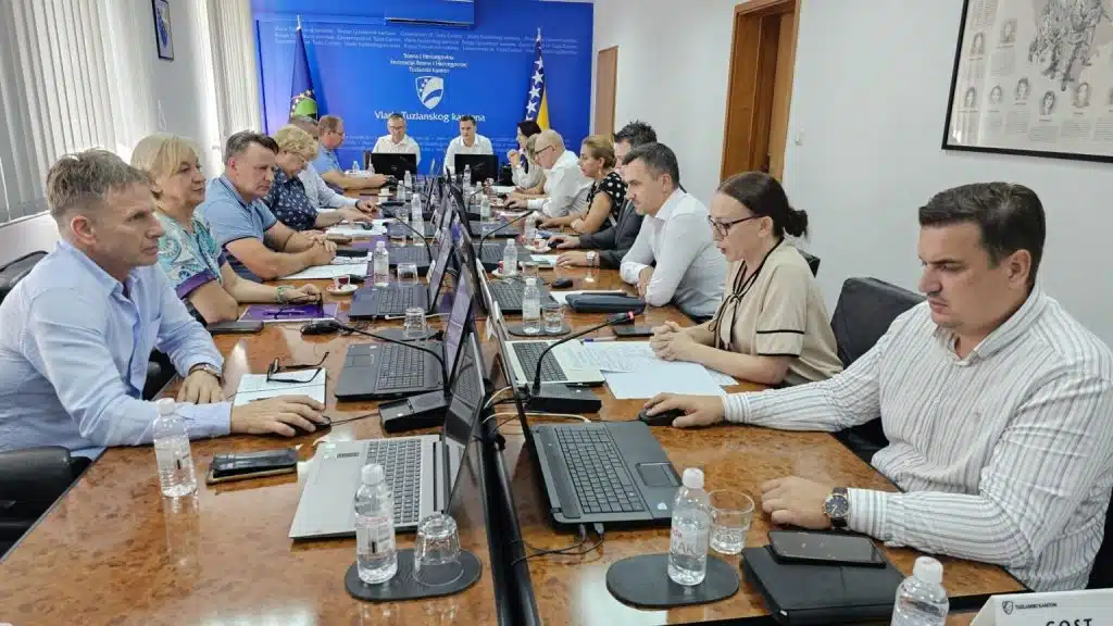 Vlada TK izdvojila dodatna sredstva za obrazovanje, infrastrukturne projekte i Policijsku upravu Živinice