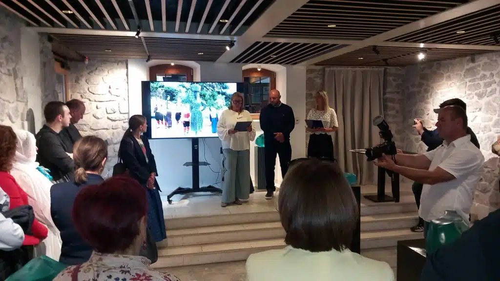 “Dani dijaspore Travnik 2025” otvoreni izložbom Petra Dolića (FOTO)