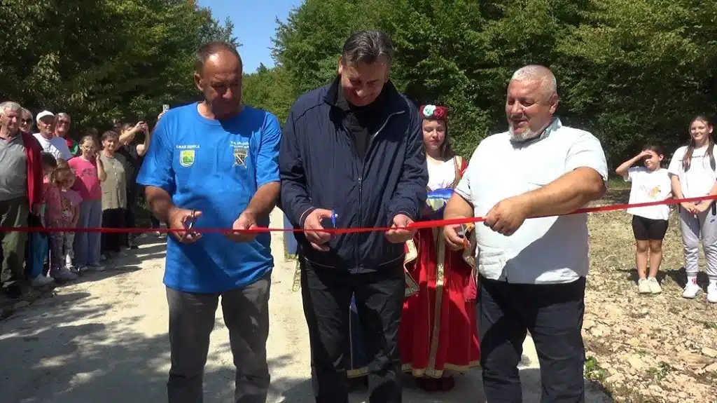 U Prapotišću pušten put u promet i položen kamen temeljac za Spomen obilježje šehidima