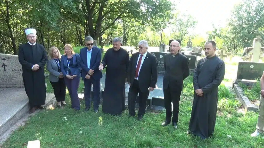 Osuda vandalskog čina skrnavljenja nadgrobnih spomenika na pravoslavnom groblju Pečuj