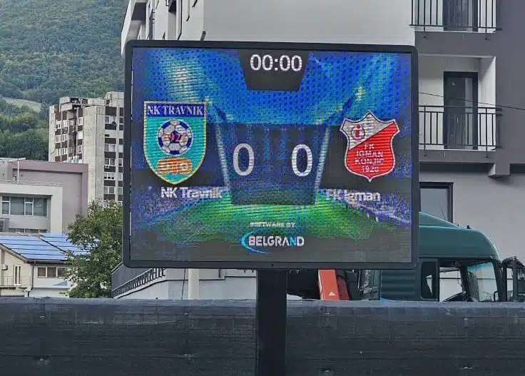 (FOTO) Na stadionu Pirota postavljen moderni semafor, novi sjaj za NK Travnik