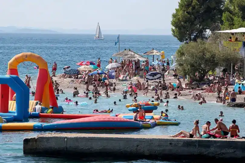 Hrvatska: Osuđen Indijac koji je na plaži uhvatio djevojčicu za ruku i pokušao je poljubiti