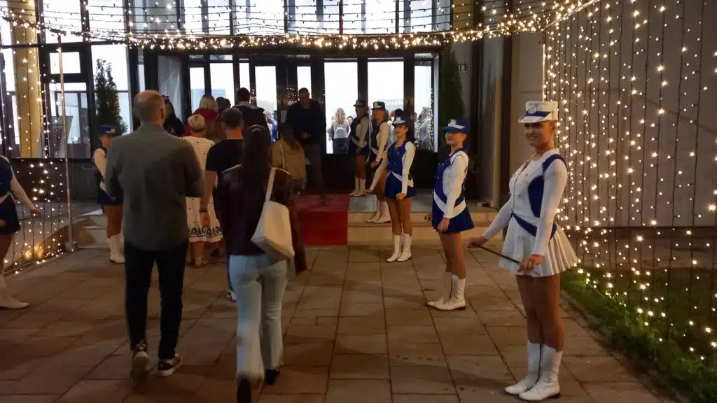 (FOTO) Otvoren InBox festival u Novom Travniku: Kultna predstava “Umri muški” i InBoxParty obilježili prvu večer