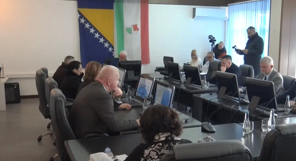 Uskoro potpisivanje kolektivnog ugovora za 3.000 zaposlenih u osnovnim školama SBK (VIDEO)