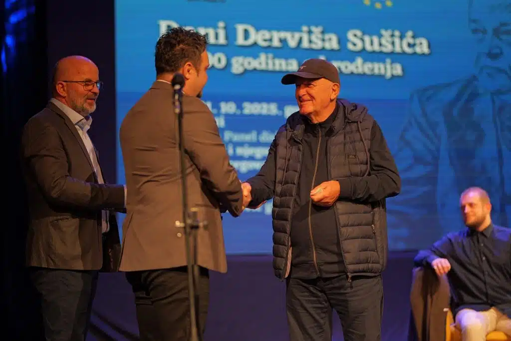 U BKC Tuzla obilježeno 100 godina od rođenja Derviša Sušića, Miralemu Zupčeviću uručeno priznanje za životno djelo
