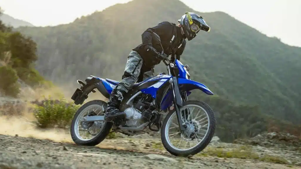 Yamaha WR125R: Univerzalni enduro za grad, duže relacije i off-road vožnju