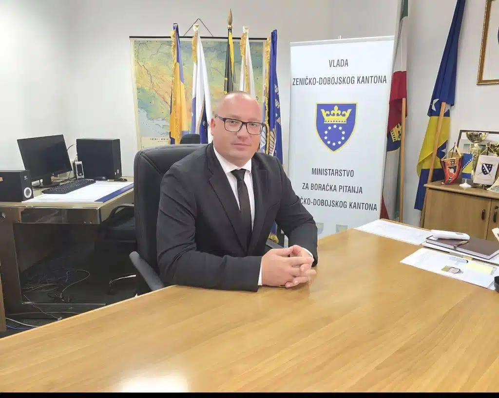 Isplaćeno 395.300 KM za nabavku školskih udžbenika i pribora za 1.523 učenika – djecu branilaca iz ZDK-a