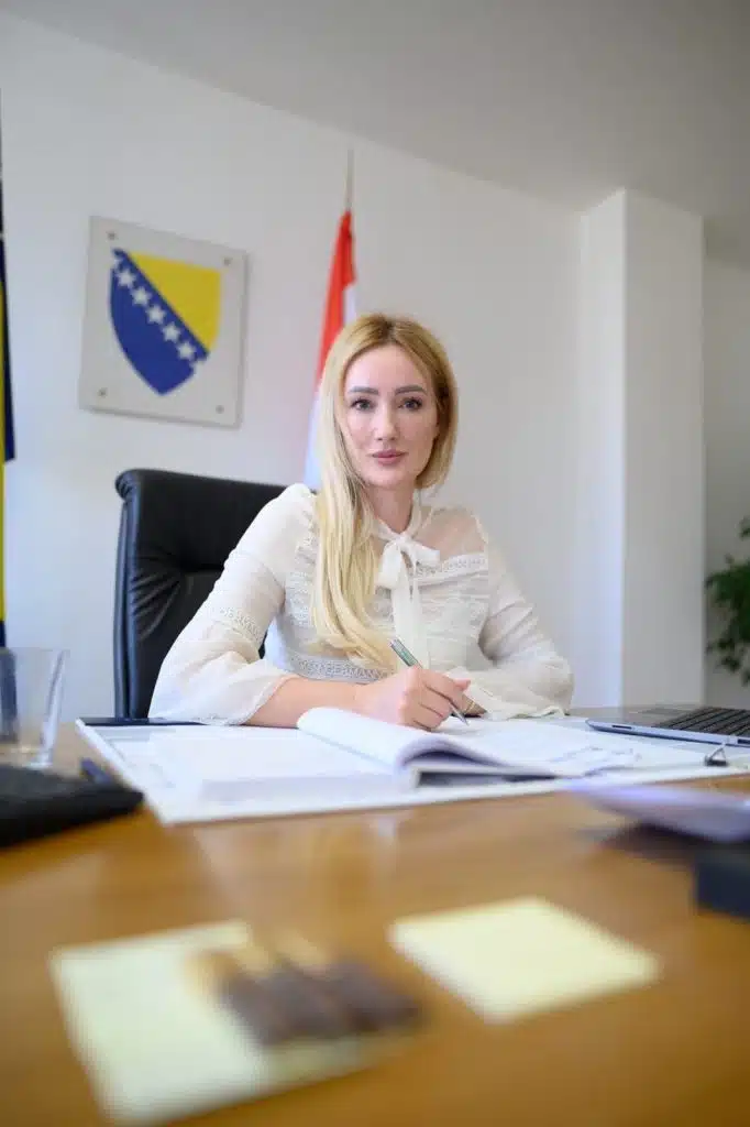 Vlada ZDK odobrila dodatna dva miliona KM za specijalizacije ljekara Kantonalne bolnice Zenica