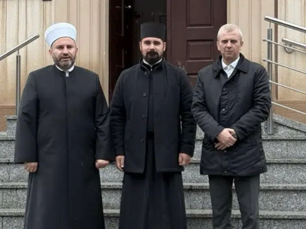 Tuzlanski imami posjetili sveštenika Nikolu Čeketića i osudili prijetnje upućene Srpskoj pravoslavnoj crkvi