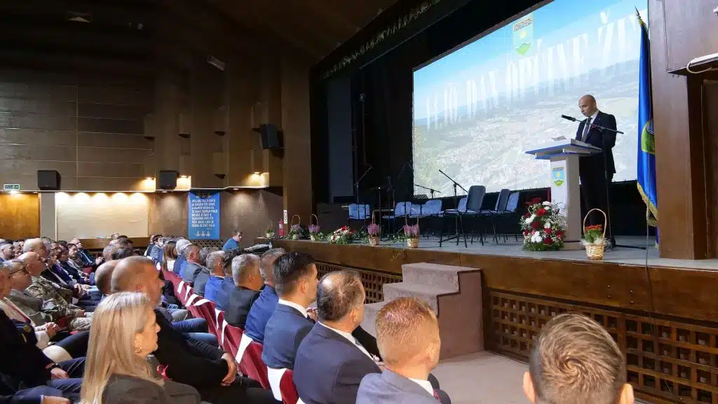 Premijer Pivić na svečanoj sjednici Općinskog vijeća Žepče: Primjer uspješne saradnje vlasti, institucija, građana i privrede