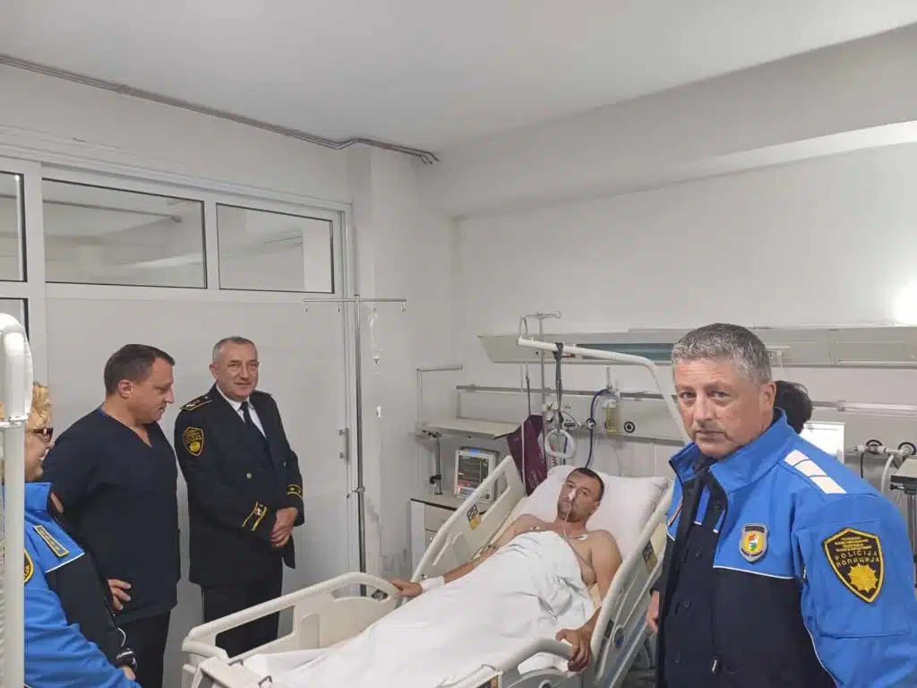 Čelnici MUP-a SBK posjetili povrijeđenog policajca Ahmeda Falu iz Gornjeg Vakufa-Uskoplja