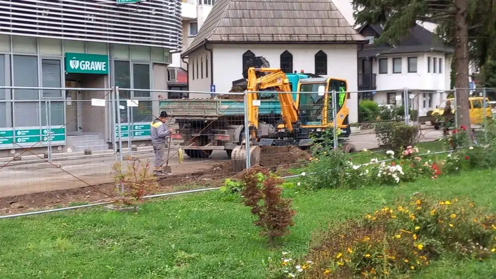 Građani Travnika zabrinuti zbog radova u parku, iz Općine stiže objašnjenje (FOTO)
