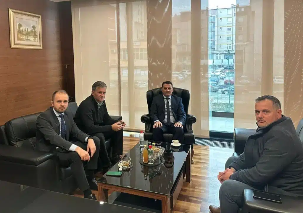 Ministar Jasmin Čajić održao radni sastanak u Kaknju o unapređenju poljoprivredne proizvodnje