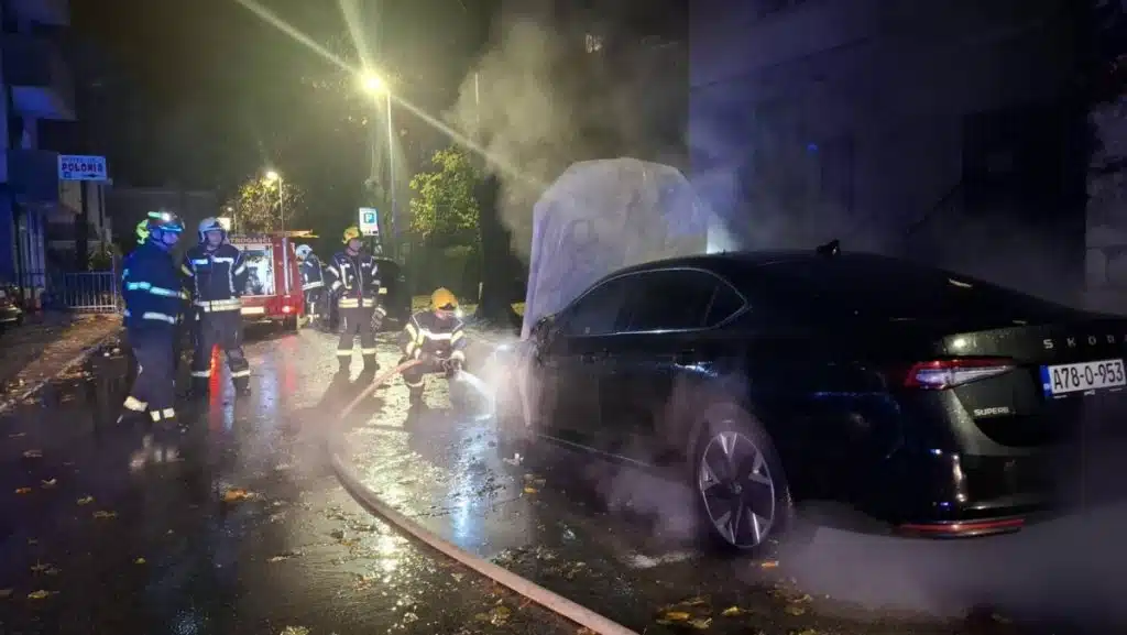 Nadzorne kamere sve zabilježile: Tko su muškarci snimljeni kraj službenog auta gradonačelnika Mostara?