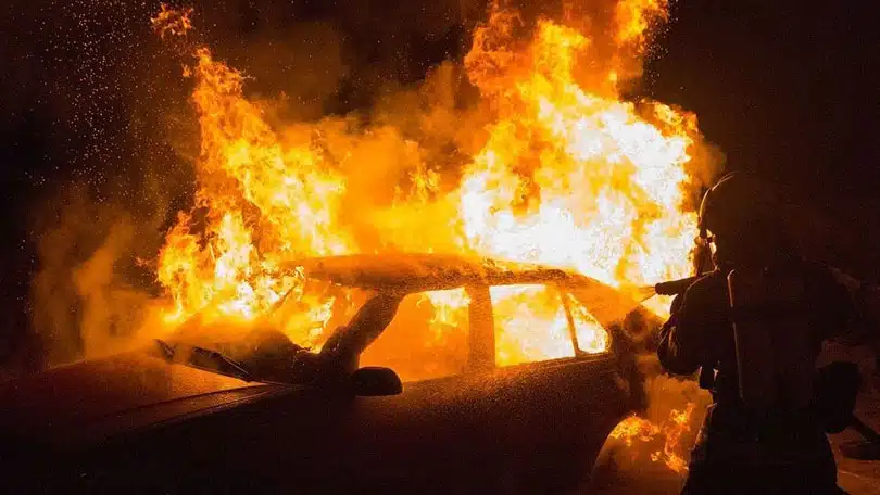 Široki Brijeg: Vatrogasci gasili požar na automobilu