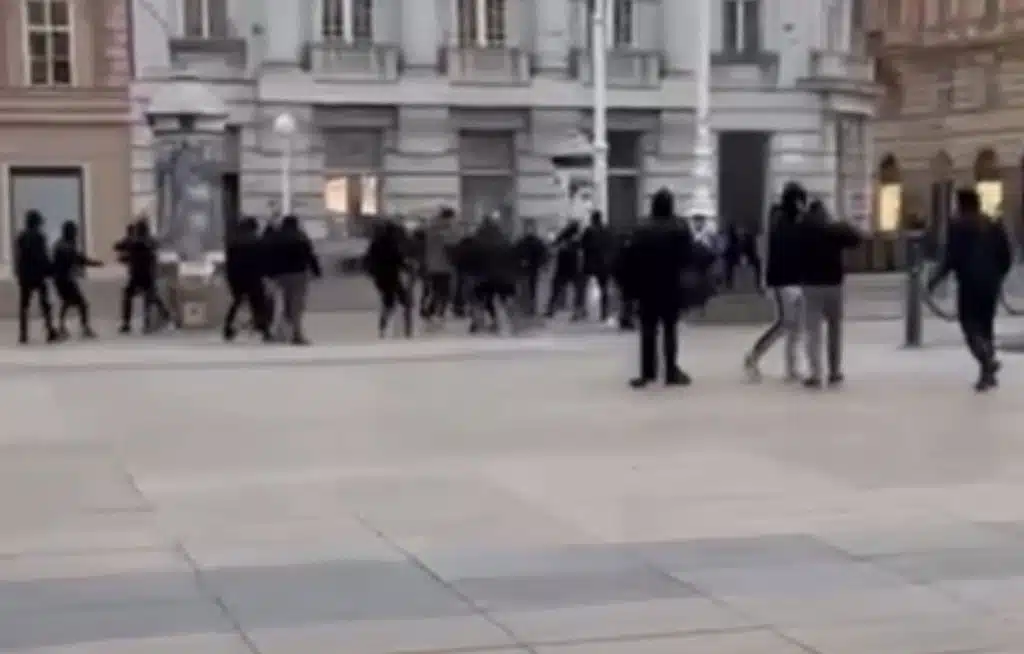 VIDEO | U Zagrebu izbila masovna tučnjava, navodno napadnuti srednjoškolci iz Splita
