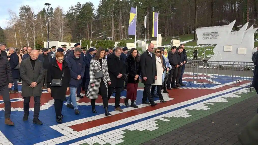 Grad Tuzla obilježio Dan državnosti BiH (VIDEO)