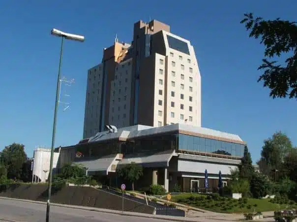 Presuda u predmetu “Hotel Tuzla”: Dvije osobe osuđene na godinu dana zatvora