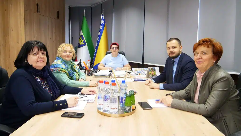 Vlada Zeničko-dobojskog kantona osigurala sredstva za isplatu pomoći penzionerima: Uz novembarsku penziju isplata pomoći od 100,00 KM