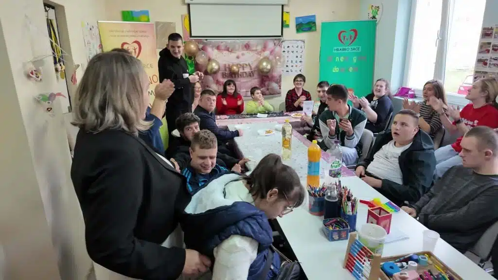 Vaninstitucionalni oblici brige i zaštite za mlade sa poteškoćama u rastu i razvoju i različitim oblicima invaliditeta sa područja Tuzlanskog kantona