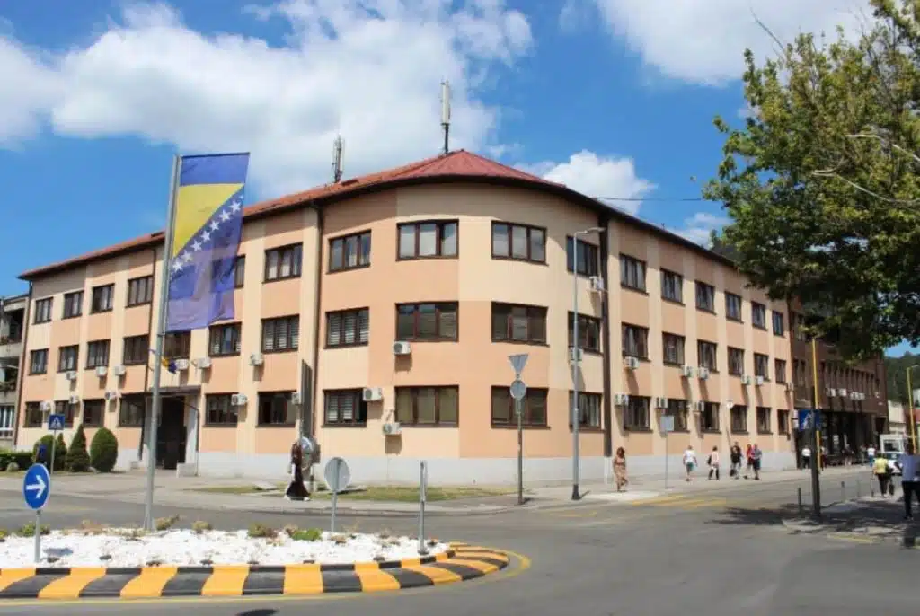 Teško povrijeđen pješak u saobraćajnoj nezgodi u Gračanici