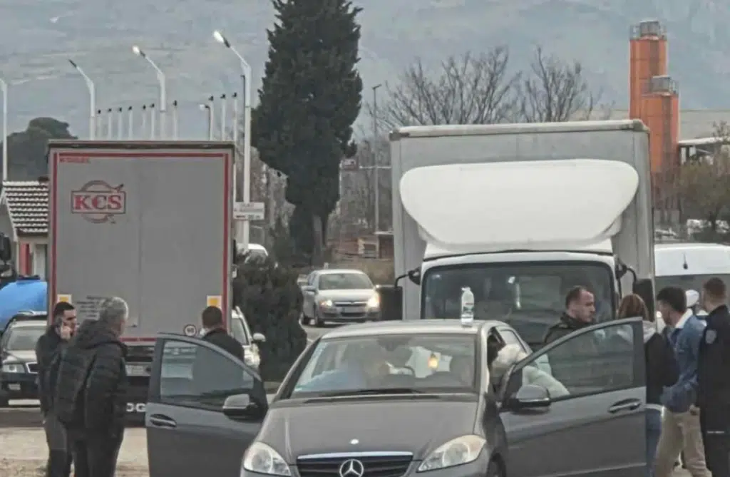 Teža nesreća kod Ortiješa: Dvije osobe ozlijeđene, promet na M-17 usporen