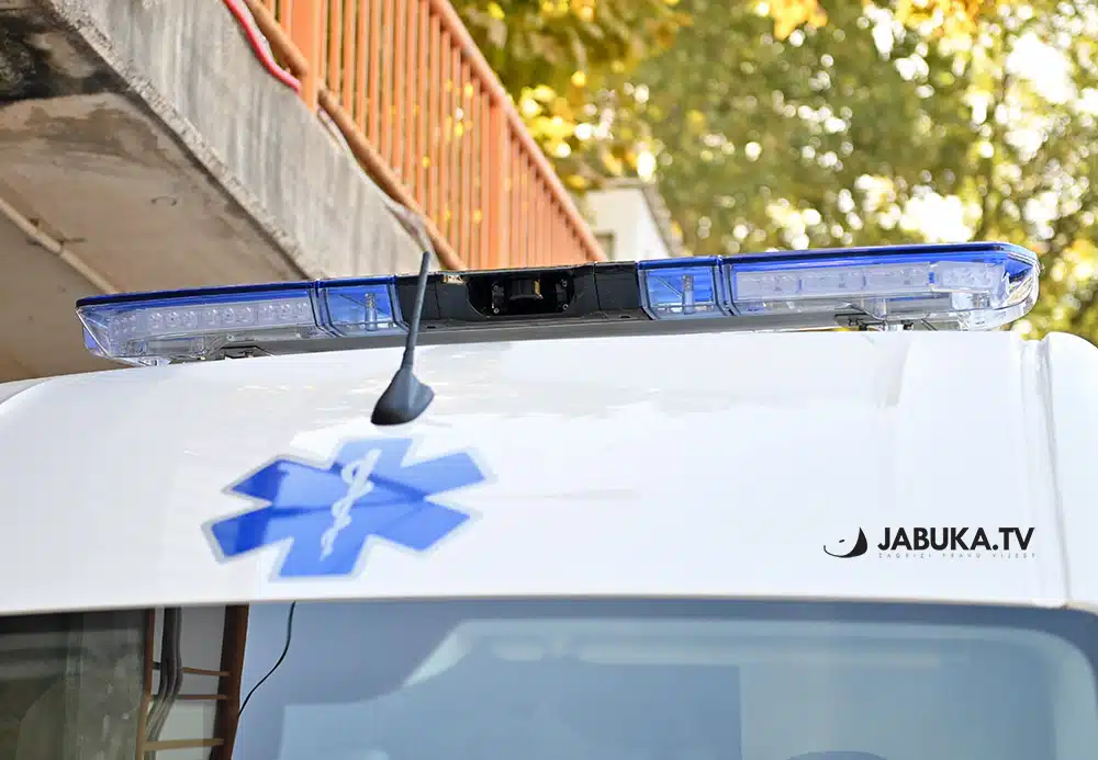 Vozačica i maloljetni suvozač ozlijeđeni u prometnoj nesreći kod Ljubuškog