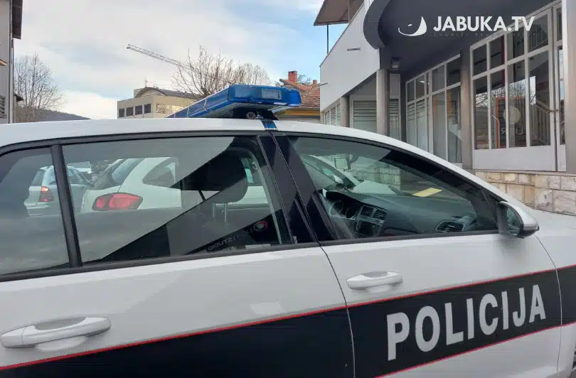 Kod Ljubušaka pronađena droga i ukradeni mobitel, priveden je