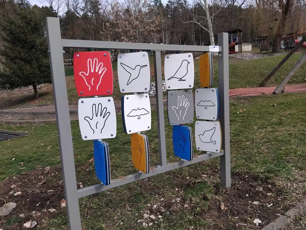 Unapređenje dječijih igrališta u Tuzli, postavljene nove interaktivne sprave (FOTO)