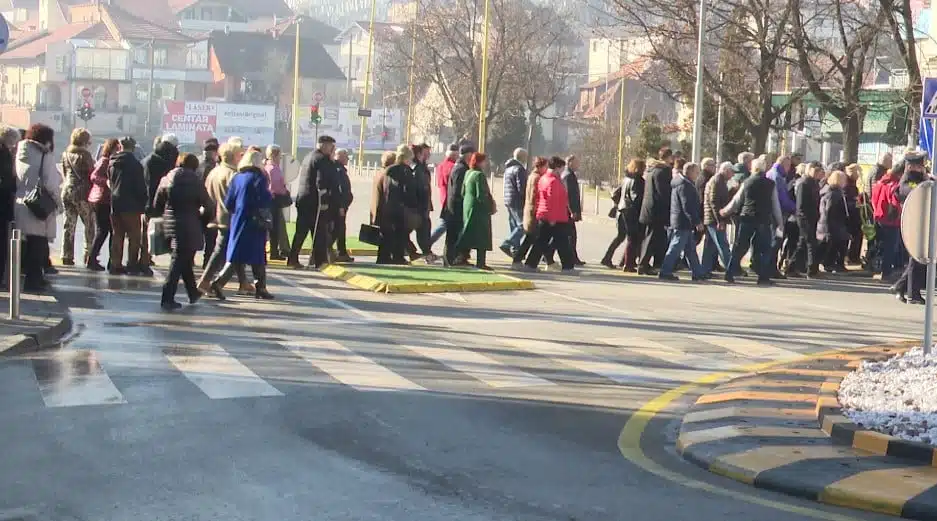 Zakazani novi protesti penzionera u Tuzli