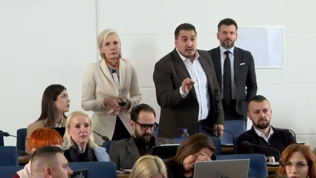 Haos u Skupštini KS: Zahiragić vrištao nakon što mu je oduzeta riječ, pa udaljen iz sale