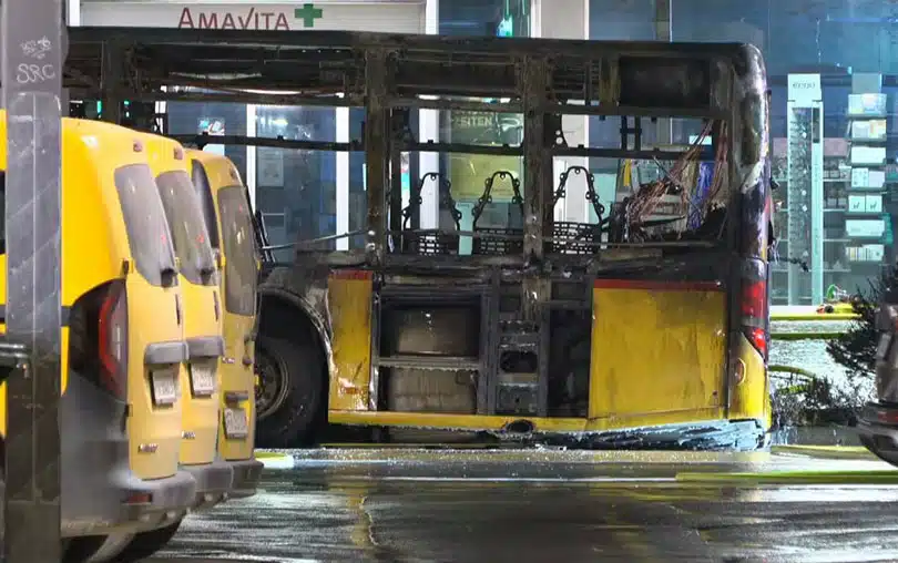 Putnik se polio benzinom i zapalio u autobusu, poginulo šest osoba