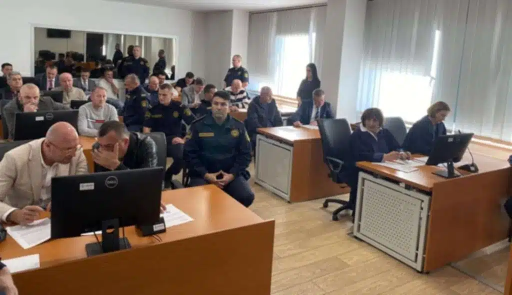 Osumnjičeni za seksualno iskorištavanje djevojčica tvrde da nisu krivi
