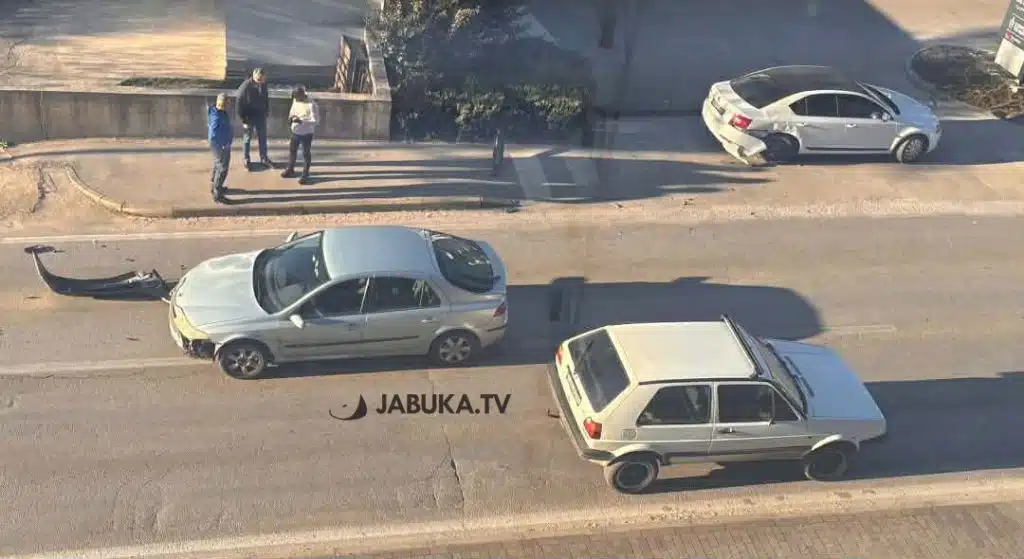 Široki Brijeg: Sudar osobnih automobila kod Feala