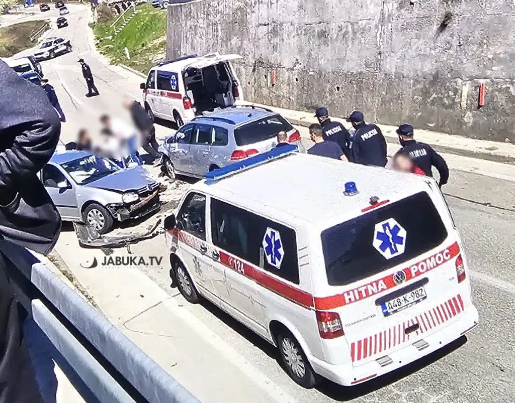Teži sudar dvaju automobila u Posušju, Hitna pomoć na terenu